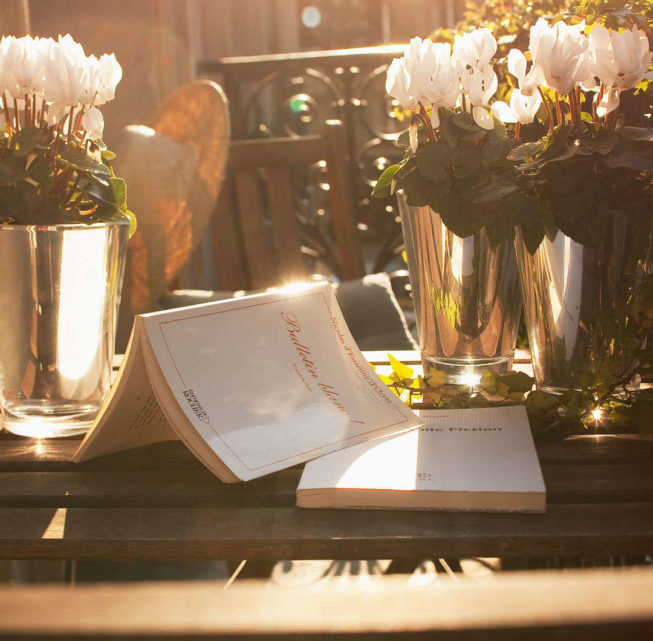 Table sur le balcon - Hôtel de charme Paris 6 – Hôtel Sainte-Beuve