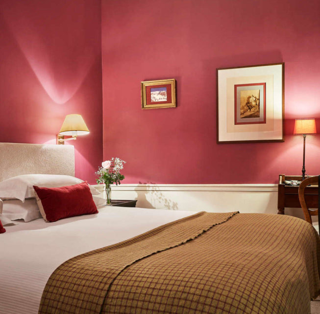 Chambre classique rouge - Hôtel de charme Paris 6 – Hôtel Sainte-Beuve